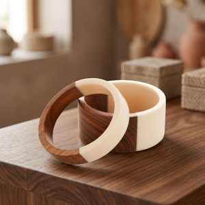 Bracelets carrés plats en bois, inspirés de l'art moderne, avec blocs de couleur en résine, bijoux faits à la main, pour boutiques de mode haut de gamme - Product Image 1
