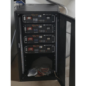 Kit de batterie au lithium empilable E G 4 LL-S 48V 30,72 kWh 30-40 kW 6 batteries pour serveur pré-assemblées avec porte fermée hybride - Product Image 2