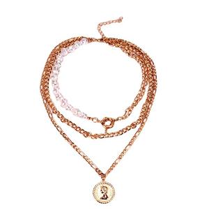 Collier à trois rangs de perles irrégulières tendance avec pendentif Reine en relief de rose pour soirée, couleur or et argent - Product Image 5