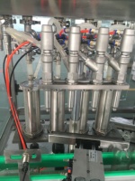 Ligne de production de solutions d'entretien spécialisées pour lentilles de contact avec machines de remplissage innovantes