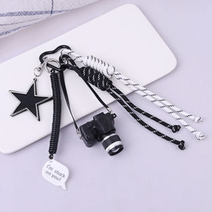 LLavero de cámara de estrella de moda, cuerda trenzada tejida en blanco y negro, gancho en forma de corazón, accesorios para coche Mini, colgante, llavero de plástico - Product Image 2