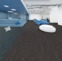 Dalles de moquette modulaires tuftées à poils coupés, design de luxe, nouvelle conception, 100 % PP, pour un revêtement de sol emboîtable de qualité supérieure