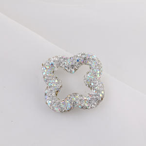 2025 sıcak satış Hollow dört yapraklı yonca şekli Charm Rhinestone yumuşak kil boncuklar bilezik için telefon kılıfı beakeychain anahtarlık - Product Image 4