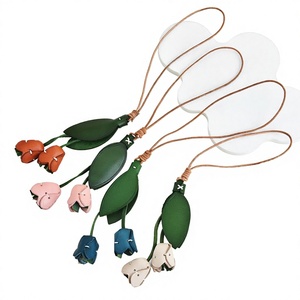 Breloque de sac en cuir véritable faite à la main, pendentif porte-clés imitation tulipe, accessoire de mode décoratif - Product Image 3