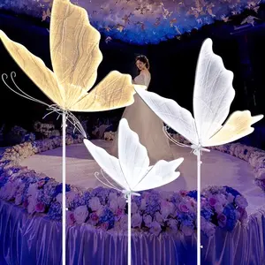 Luzes ajustáveis brilhantes de asas de borboleta para decoração de cenário de salão de festas de casamento