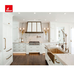 Cuisine de luxe abordable, noble, armoire de cuisine, peinture blanche coton, panneau encastré avec <span class=keywords><strong>colonne</strong></span> romaine en marbre et poignée souriante - Product Image 1