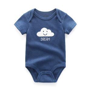 طقم هدايا للمواليد الجدد من 5 قطع بتصميم عصري مخطط، ملابس للأولاد من 0-12 شهرًا، ملابس صيفية قطنية، بدلات قصيرة، صديري، وجمبسوت في عبوة من 5 قطع - Product Image 6