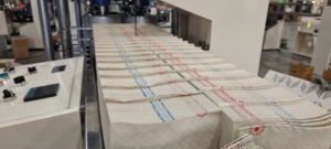 Khăn ăn serviettes gấp 1/4 tùy chỉnh tự động tốc độ cao Mô giấy làm bao bì máy bao bì - Product Image 4