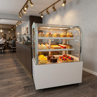 Vitrine Réfrigérée Professionnelle pour Gâteaux, avec Façade Courbe en Verre, Finition en Acier Inoxydable, pour Hall d'Hôtel
