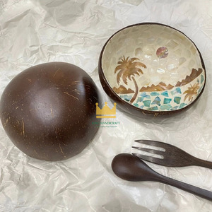 Ventes en gros de bols en noix de coco artisanaux avec des sculptures complexes, des designs uniques, durables, écologiques, bon prix - Product Image 5