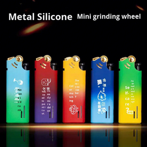 Vente en gros d'usine, briquet <span class=keywords><strong>à</strong></span> flamme bleue en métal personnalisé, briquet <span class=keywords><strong>à</strong></span> flamme droite coupe-vent au butane, logo publicitaire gravé, échecs, hôtel - Product Image 1