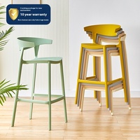 Tabouret haut d'extérieur nordique chaise de bar au design moderne avec dossier empilable pour salle de sport à domicile salon utilisation hôtel