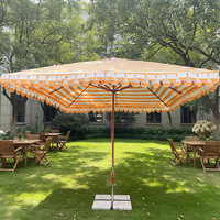 Parasol de terrasse extérieur imperméable en aluminium à rotation 360 degrés avec pilier central, imprimé sur mesure, avec base – Vente en gros