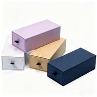 Boîtes cadeaux coulissantes multicolores personnalisées OEM ODM en carton rigide avec languettes de tirage, gaufrage et doublure en éponge pour bijoux et petits cadeaux