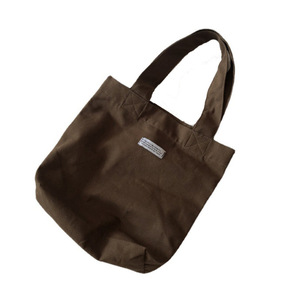 Sac fourre-tout minimaliste en toile marron, durable, compact, avec étiquette en coton, léger, élégant, résistant à l'eau, idéal pour l'été, la plage et les courses quotidiennes - Product Image 4