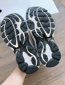 Мужские кроссовки Saucony Onni 9 для активного отдыха с увеличенной толстой подошвой, износостойкой сетчатой подкладкой для всех сезонов - Product Image 2