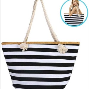Sac fourre-tout en toile rayée bleu et blanc, taille moyenne, avec poignées en corde, idéal pour la plage et l'usage quotidien - Product Image 5