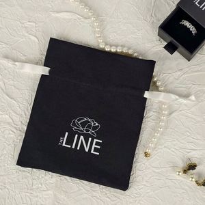 Bolsa de Regalo Negra Reciclable de Algodón Orgánico para Collares y Pulseras con Logotipo Personalizado - Product Image 2