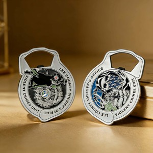 Décapsuleur en métal émaillé 3D personnalisé style pièce de monnaie, motif dessin animé vintage, pour cadeaux souvenirs - Product Image 1