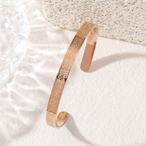 Bracciale Inciso con Motivi Islamici Arabi, Placcato Oro 18K in Acciaio Inossidabile, Braccialetto alla Moda per Donne, Vendita all'Ingrosso - Product Image 5