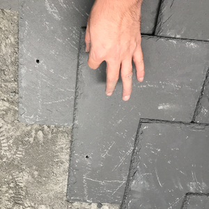 Teja de <span class=keywords><strong>Pizarra</strong></span> de Piedra Natural, Gris Oscuro, 450x3000mm con Orificios de Montaje Preperforados para Techos - Product Image 4