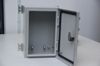 Boîtier de commande en acier au carbone de haute qualité, indice de protection IP55, revêtement poudré, usage industriel, livraison directe d'usine, prise en charge de la personnalisation