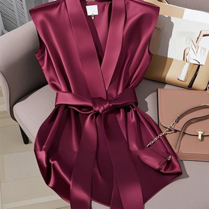 Blusa Elegante de Satén sin Mangas con Cuello en V y Cinturón para Mujer, Venta al por Mayor - Product Image 5