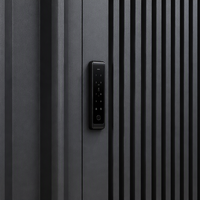 Portail extérieur intelligent DMJ-MZ008 moderne en alliage d'aluminium noir à double battant avec panneau supérieur à lattes verticales et serrure intelligente