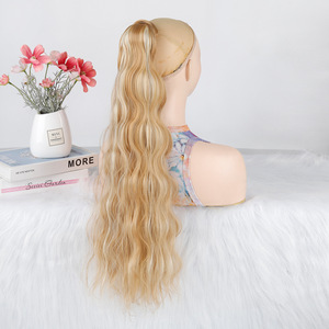 Venta al por mayor de fábrica: Extensión de <span class=keywords><strong>cabello</strong></span> sintético de 22 pulgadas, resistente, con cola de caballo postiza ondulada, larga, con clip de garra, efecto de onda de agua. - Product Image 3