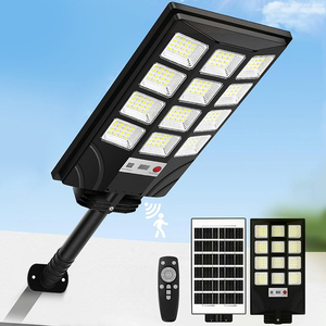 192LED Luz de calle solar Exterior Impermeable 6500K Lámpara de pared de inundación con sensor de movimiento para estacionamiento de garaje de jardín - Product Image 4