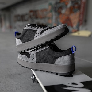 Chaussures de sport décontractées pour hommes, style rétro, respirantes, à semelle épaisse, en mesh, pour l'été, style business casual, couleur noire. - Product Image 1