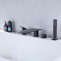 Robinet de baignoire noir mat de style romain à 4 trous avec bec cascade rectangulaire ultra-large, levier carré et inverseur carré pour douche à barre carrée