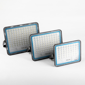 Projecteur solaire LED 200W, extérieur, étanche, corps en plastique, télécommande, éclairage de jardin, IP67, angle de faisceau 120°, 2 ans de garantie - Product Image 1