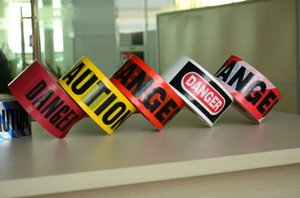 Huafeng cảnh báo Băng <span class=keywords><strong>PVC</strong></span> màu đỏ và trắng hội thảo sàn đánh dấu Băng đầy màu sắc cao-độ bám dính cảnh báo Băng - Product Image 6