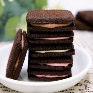 Snack Asiatici Biscotti al Cacao Nero con Batteri <span class=keywords><strong>Lattici</strong></span> Gusto Fragola 62g di Alta Qualità - Product Image 5