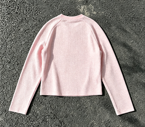 Haut court à manches longues en tricot gaufré brodé pour homme, style streetwear oversize, col rond, rose avec motif flamme - Product Image 2