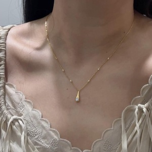 Collar con Colgante de Plata de Ley S925 para Mujer, Estilo Ligero y Lujoso, Sensación de Alta Gama, con Letras Adornadas con Diamantes, Pequeño Candado Dorado con Llave - Product Image 3