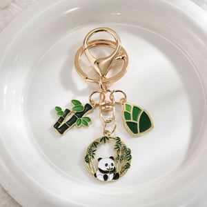 Porte-clés Panda Style Chinois - Breloque Mignonne en Bambou et Alliage Métallique, Pendentif de Sac d'Inspiration Asiatique, Accessoire Cadeau en Gros - Product Image 4