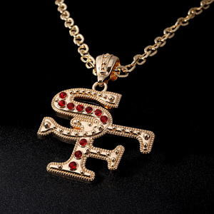 Collar con colgante de letra, aleación de zinc, engaste pavé, pedrería roja, joyería de moda para fiestas, para hombres y mujeres - Product Image 3