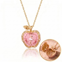 Collier pendentif médaillon photo vintage en émail motif pomme, plaqué or sur cuivre, ouvrable, avec motifs ballerine et carrousel, cadeau