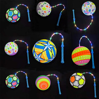 Jouets à LED pour enfants : Ballon rebondissant, ballon de football gonflable, ballon lumineux clignotant, ballon oscillant amusant
