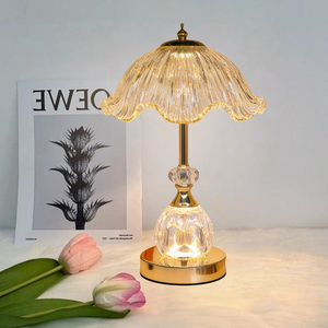 Lámpara de Mesa Dorada de Cristal con Pantalla Ondulada, Luz LED Blanca Cálida Suave, Estilo Moderno, Decoración para Dormitorio, Tamaño Mediano, Control con Interruptor, CRI 90 - Product Image 3