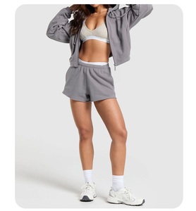 Cina produttore Activewear 2025 nuovo stile Casual ragazza <span class=keywords><strong>con</strong></span> cappuccio <span class=keywords><strong>pantaloncini</strong></span> due pezzi Set sportivo <span class=keywords><strong>con</strong></span> logo personalizzato - Product Image 2