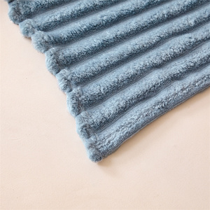 <span class=keywords><strong>Plaid</strong></span> en <span class=keywords><strong>fausse</strong></span> <span class=keywords><strong>fourrure</strong></span> moelleuse haute densité, motif côtelé vertical, couverture <span class=keywords><strong>de</strong></span> lit chaude pour l'hiver, sans odeur, couverture décorative - Product Image 5