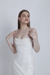 Magnifique robe de soirée à perles faites à la main avec un style fluide et long pour les événements de la mode féminine et les looks de tapis rouge pour l'exportation en gros - Product Image 6