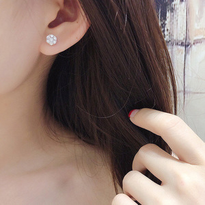 E1692 Orecchini a Perno con Fiore in Oro Bianco, Zirconi Rotondi con Montatura a Griffe, Gioielli Classici da Sposa per Donna - Product Image 6