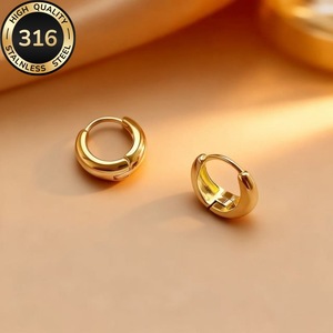 Boucles d'oreilles géométriques simples, rondes et lisses, au design original, qui dégagent une sensation d'élégance et de mode haut de gamme. Boucles d'oreilles - Product Image 3