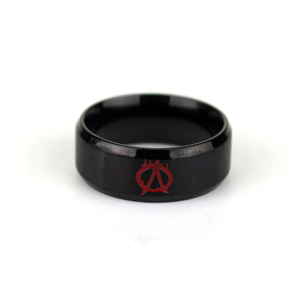 Nuovo Design 8MM <span class=keywords><strong>V</strong></span> per anelli di movimento <span class=keywords><strong>Vendetta</strong></span> per uomo anello in acciaio inossidabile placcato nero <span class=keywords><strong>V</strong></span> Symbol Rings - Product Image 2
