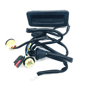 Interrupteurs de camion LR042648 et LR083610 pour hayon et coffre de Land Rover Freelander 2 - Product Image 1