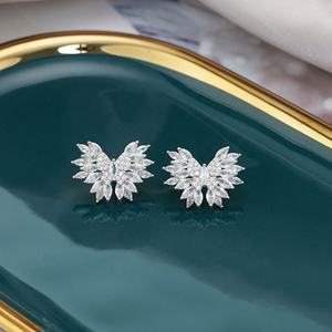 Pendientes de Botón Versátiles de Moda, Elegancia Francesa, de Alta Calidad, Nuevos al por Mayor, para Mujer, con Circonitas, Alas, Plata Tibetana, Chapados en Oro - Product Image 3